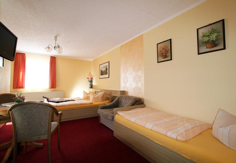 Familienhotel Zur Linde Panschwitz-Kuckau Стая снимка