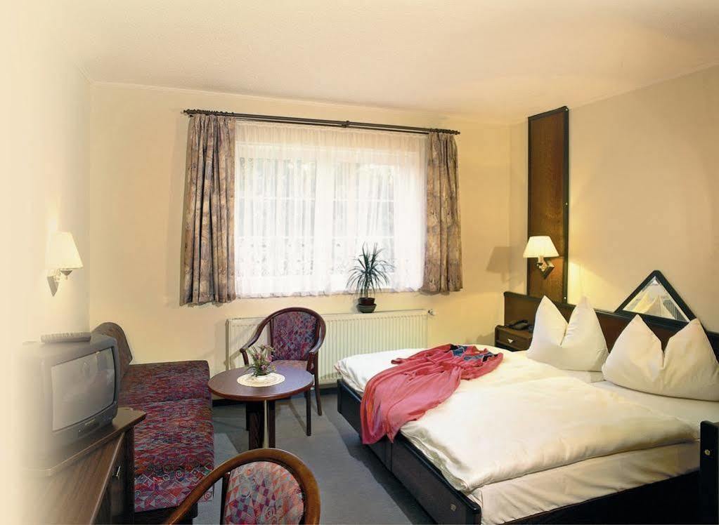 Familienhotel Zur Linde Panschwitz-Kuckau Екстериор снимка